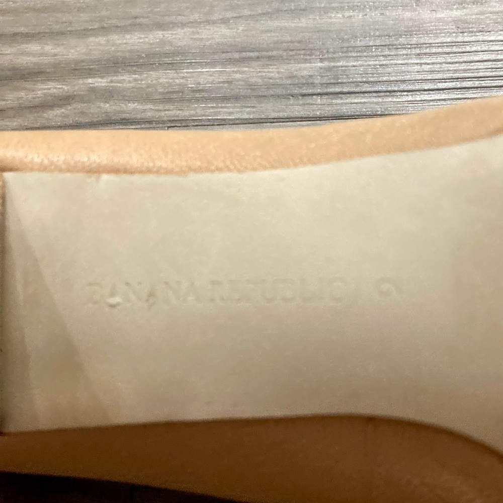Banana Republic Women’s Size 6 Nude Stacked Heels - Picture 7 of 8